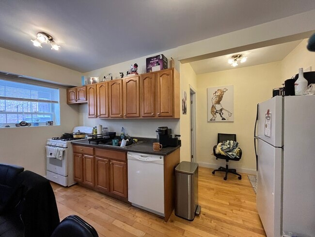 Building Photo - 1559 Beacon St