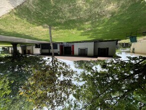 Building Photo - 2138 Lynbrook Ln