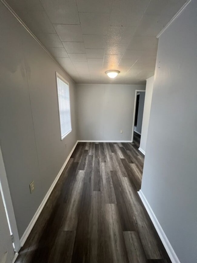 Building Photo - 601 Cedarwood Dr