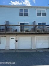 Building Photo - 15 Beachway Ave