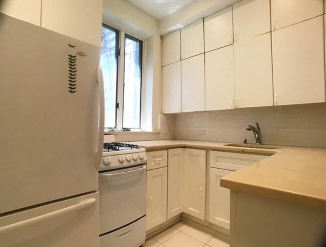 Foto del edificio - 302 W 102nd St