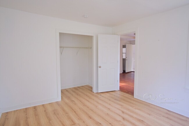 Building Photo - 1801 Victoria Ave