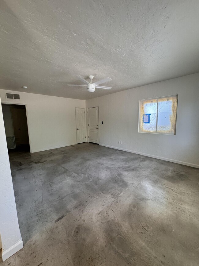 Foto del edificio - 2718 N Greenfield Rd
