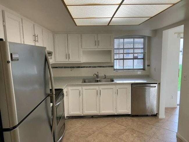 Foto del edificio - 3060 Riverside Dr