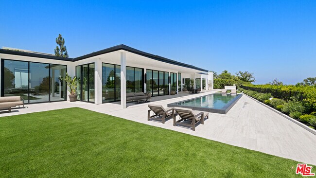 Building Photo - 365 Trousdale Pl