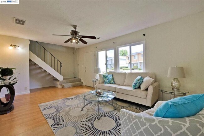 Foto del edificio - $2,890 / 3 BR - GORGEOUS TOWN HOME IN NORTHGATE AREA OF FREMONT!