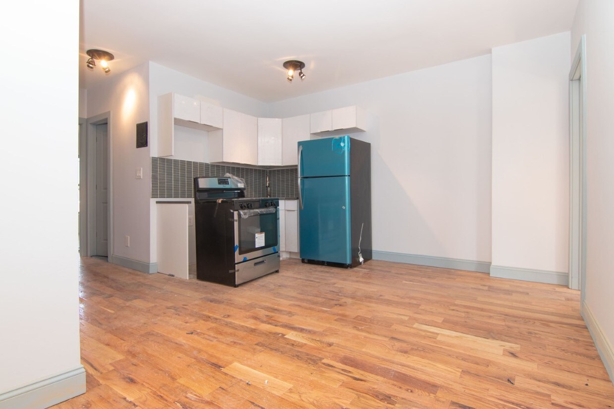 Primary Photo - 657 Greene Ave