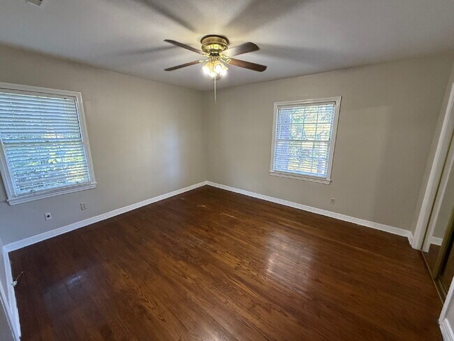 Building Photo - Beautiful 3-Bedroom, 2-Bath Home for Rent  This well-maintained home features central heating and...