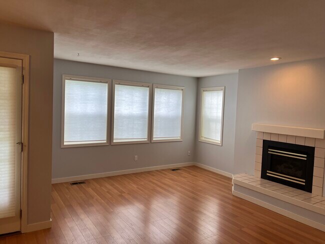 Foto del edificio - 8207 N Ridgewood Dr