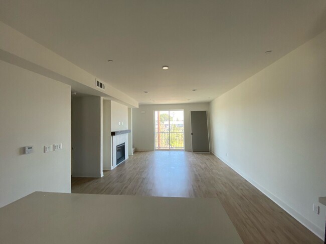 Building Photo - 1220 S Macduff St