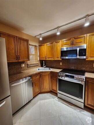 Building Photo - 3277 Cocoplum Cir