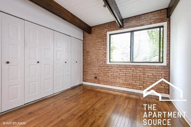 Building Photo - 1201 W Belden Ave