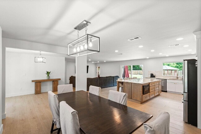 Building Photo - 2507 Edgewater Dr