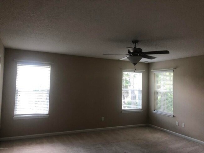 Foto del edificio - 753 Briar View Dr