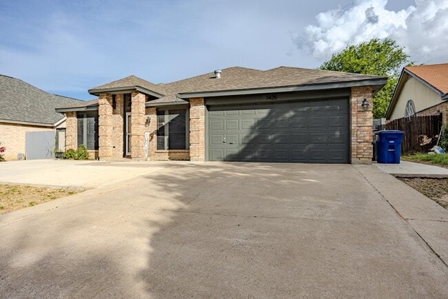 Building Photo - 1425 Longhorn Dr