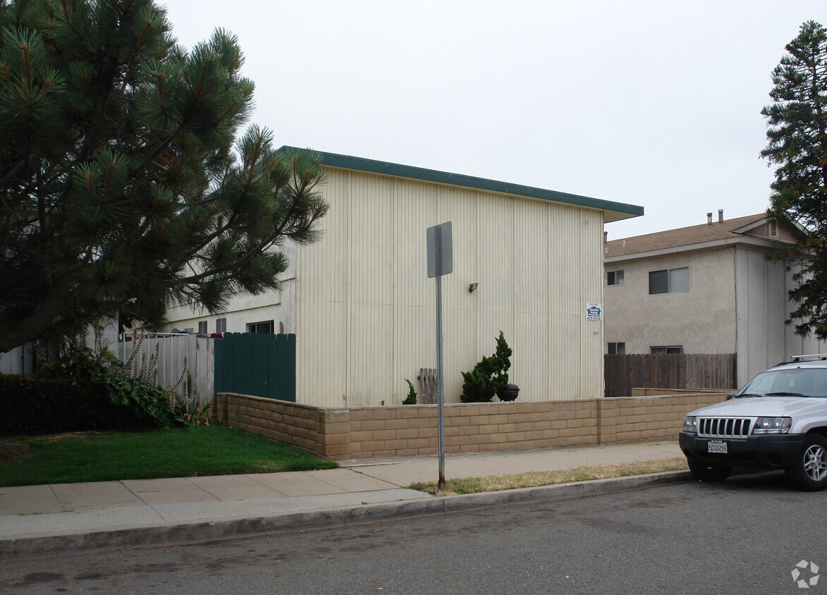 Foto del edificio - 211 Daisy Ave