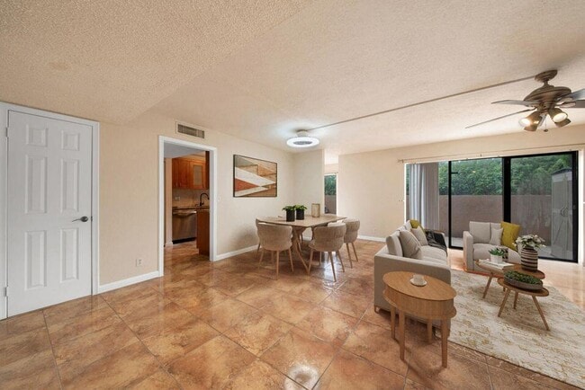 Foto del edificio - 2206 NW 39th Ave