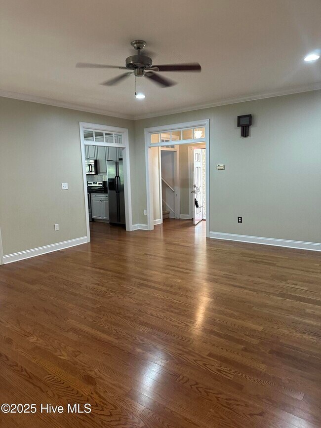 Building Photo - 8854 Plantation Landing Dr