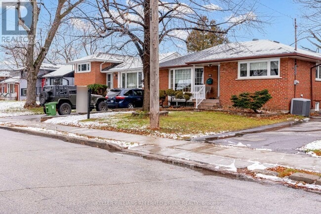 Building Photo - 44 Shrewsbury Square