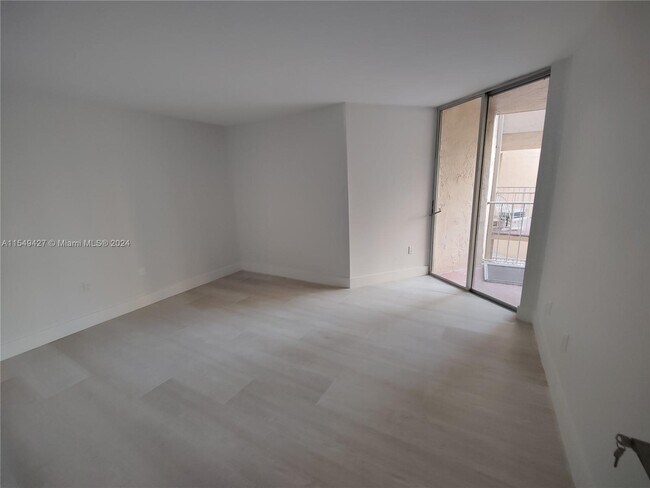 Building Photo - 10801 SW 109th Ct