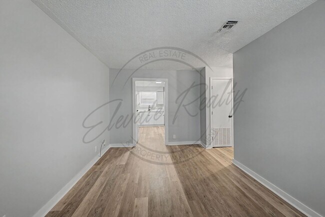 Foto del edificio - Two Bedroom Ranch in North Nashville - 1/2 Off First Months Rent!
