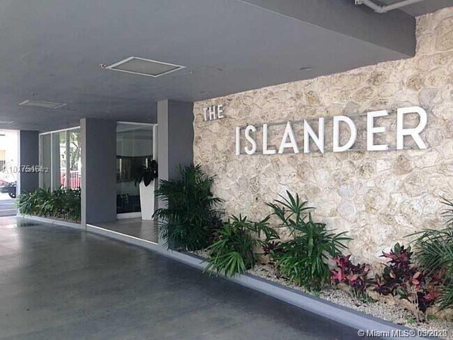 Building Photo - 1255  COLLINS AV 208 Miami Beach Fl 33139