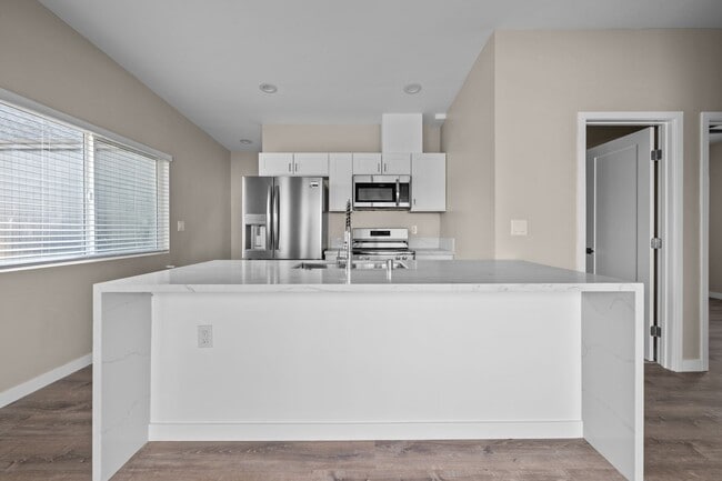 Building Photo - 6211 Mesita Dr