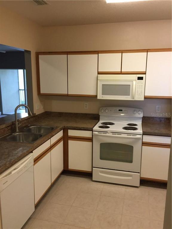 Building Photo - 6413 Hollydale Pl