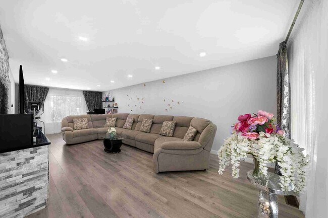 Foto del edificio - 264 N Southport Rd