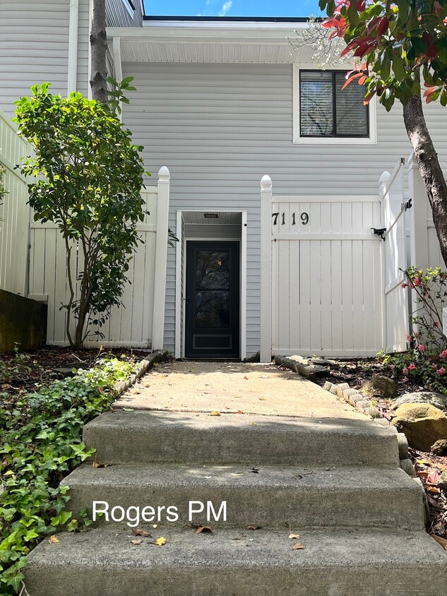Front - 7119 Sandy Creek Dr