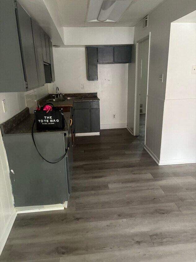 Foto principal - 710 E 12th Ave