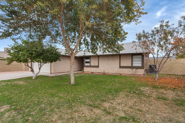 Building Photo - Glendale home with pool