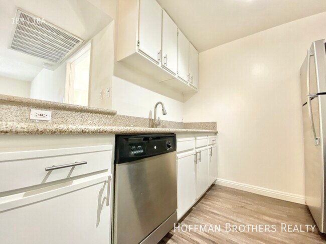 Foto del edificio - 1725 Grismer Ave