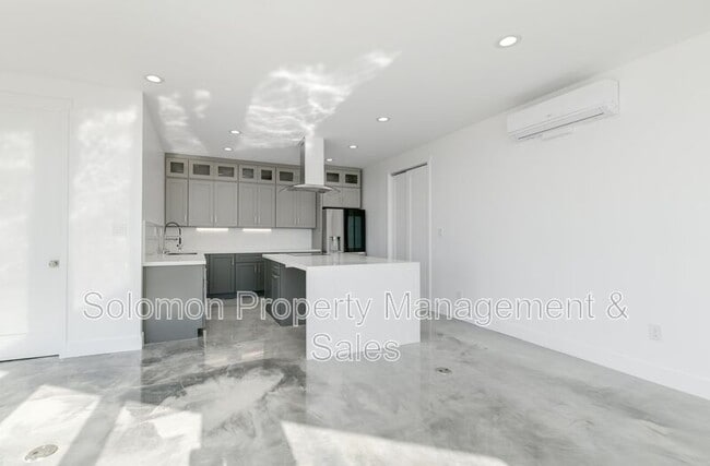 Building Photo - 2150 Bulrush Ln