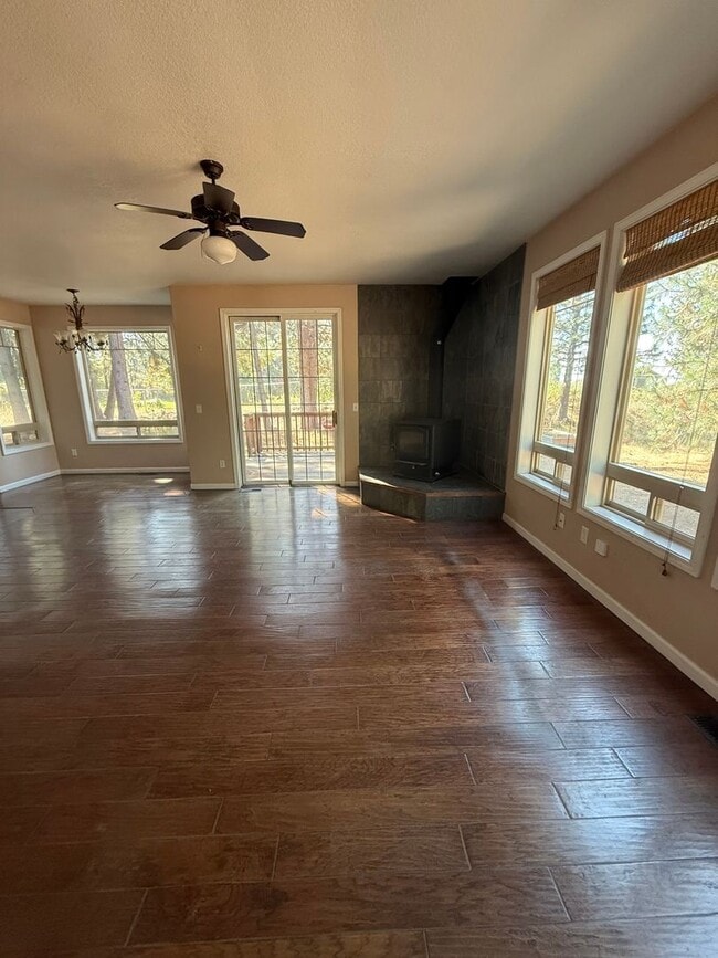 Building Photo - 3 Bedroom 2.5 Bath in Latakomie Shore