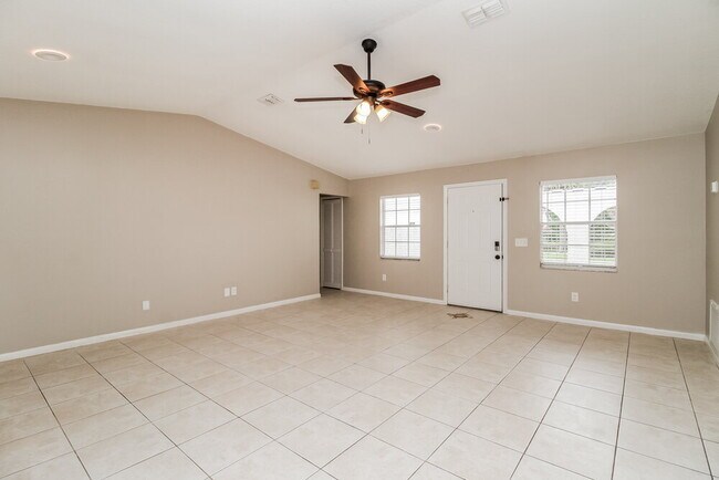 Building Photo - 2109 Lake Francis Dr