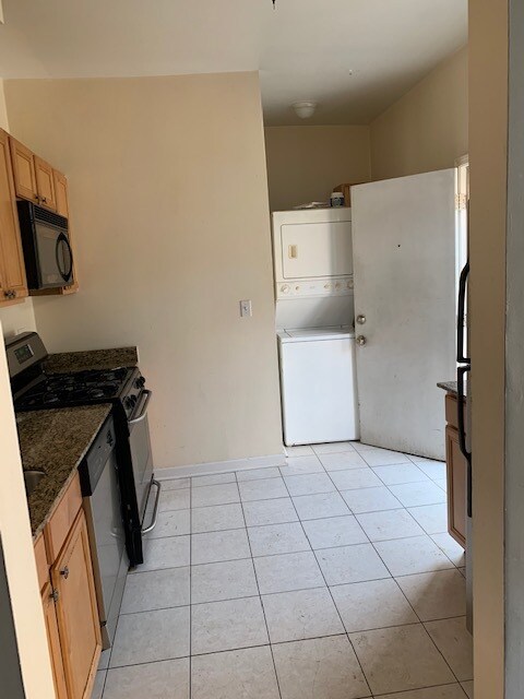 Kitchen - 5144 S King Dr