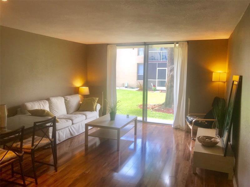 Foto principal - 7175 Orange Dr