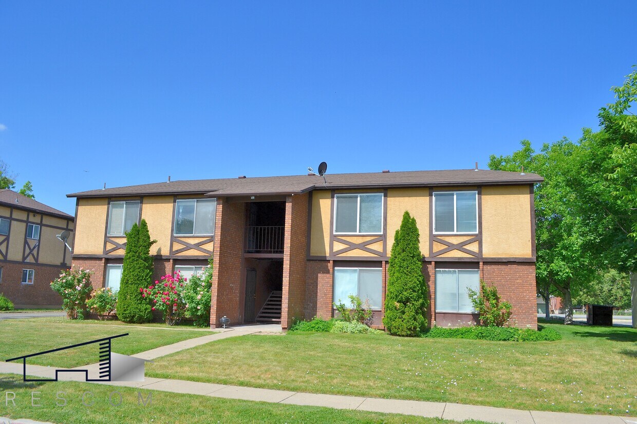 Primary Photo - 221 N Pingree Ave