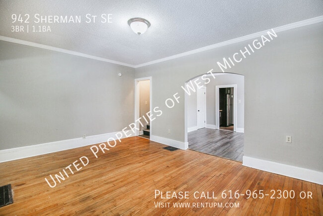 Building Photo - Tours Estimated to Begin | Cute 3 Bedroom,...