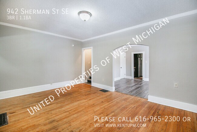 Foto del edificio - Tours Estimated to Begin | Cute 3 Bedroom,...