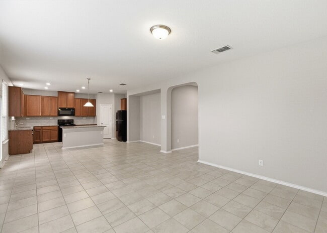 Building Photo - Move-In Ready Home in Landmark Pointe with Included Appliances