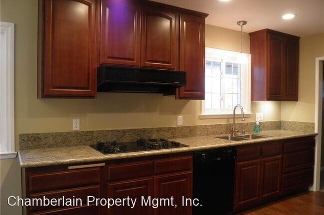 Building Photo - 3 br, 1.5 bath House - 243 E. View St