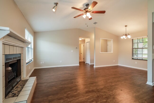 Foto del edificio - 1545 Kingfisher Blvd
