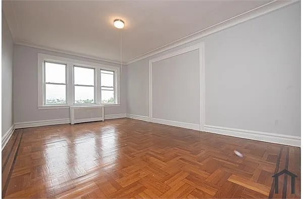 Foto del edificio - 576 Mt Prospect Ave