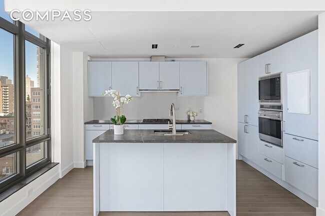 Foto del edificio - Sun-Soaked Southwest Corner Residence at Cielo