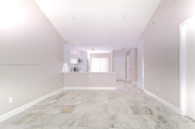 Building Photo - 301 Club Cir