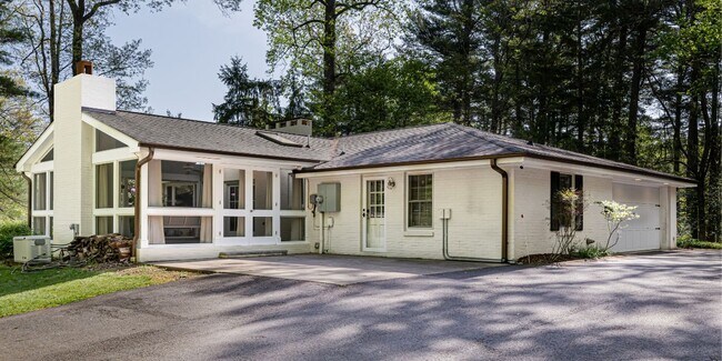 Building Photo - 9 Forest Rd