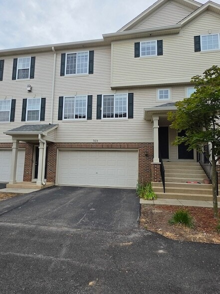 Building Photo - 369 Evergreen Cir