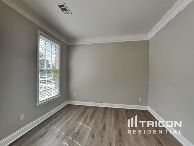 Foto del edificio - 1790 Heatherglade Ln